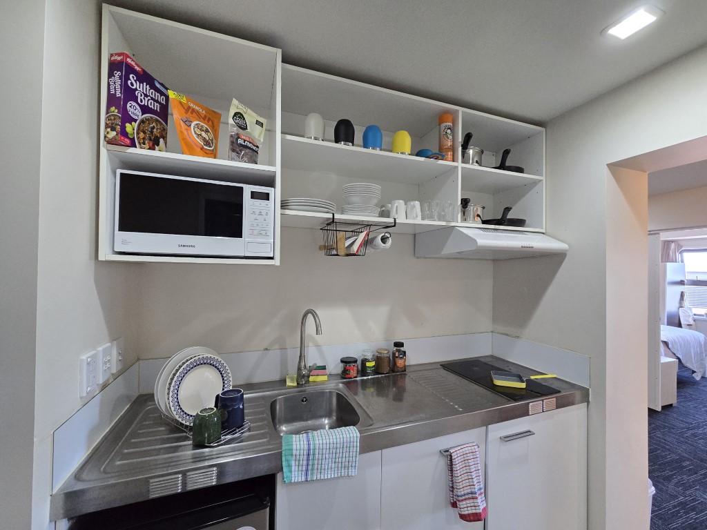  3-Bedroom Apartment With 1 Bathrooms - Big Private Room  -  Empire Apartments  - Gallery -  3
