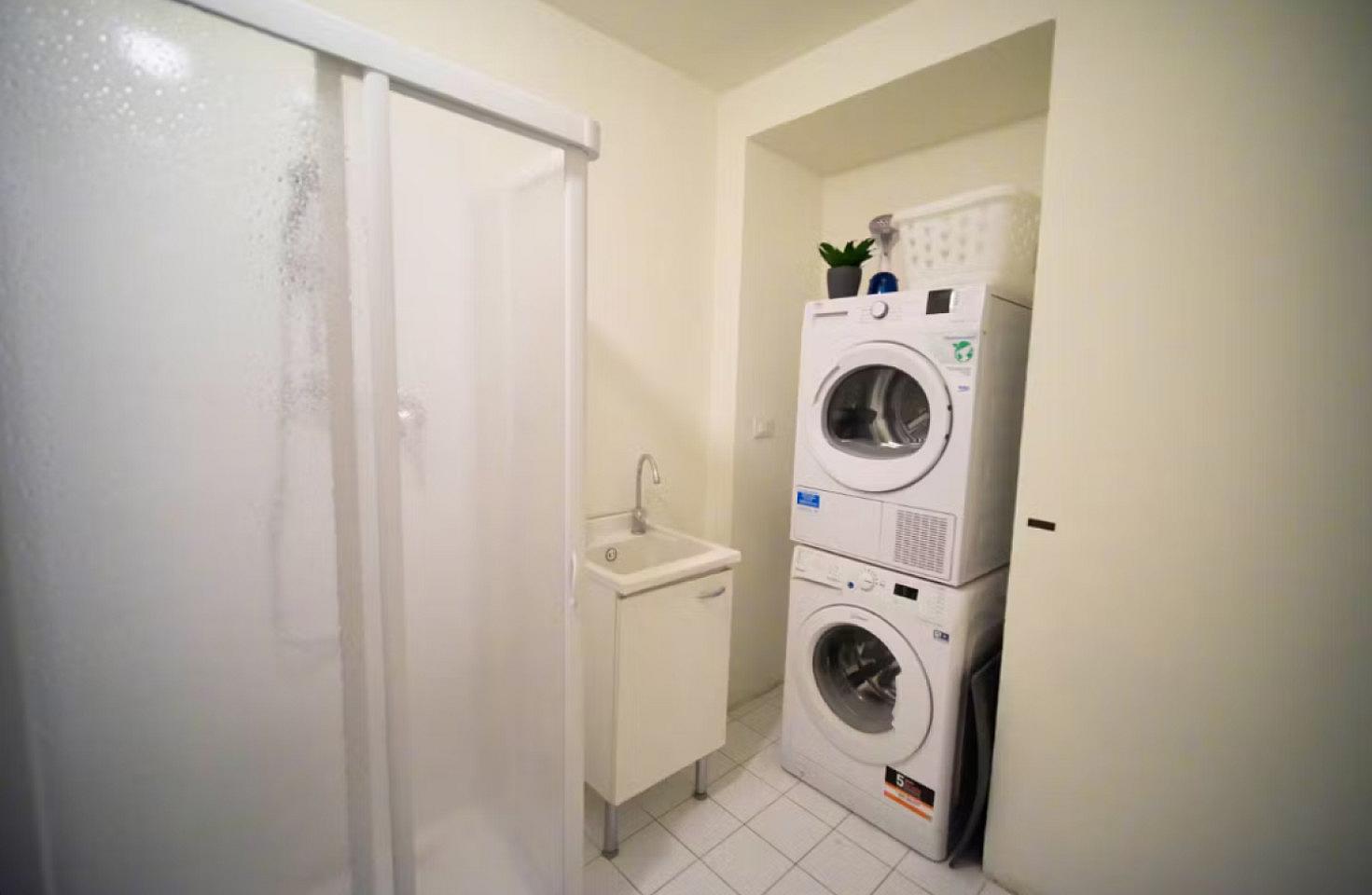 Bed In A 4-Bed Females Only Room - 13