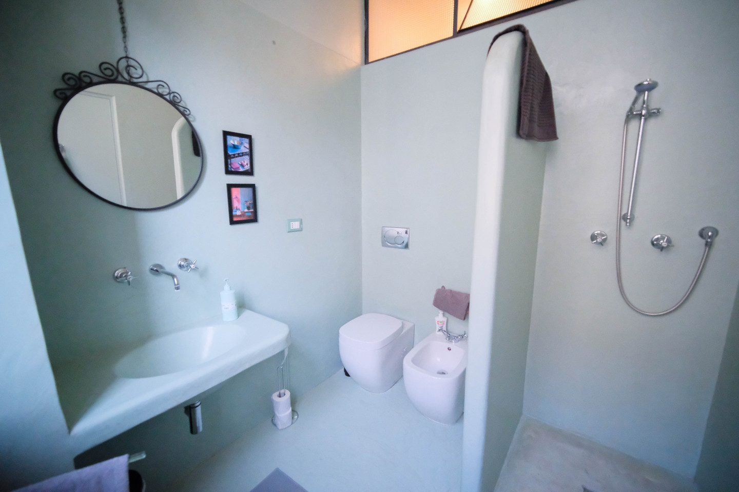 "Jungle" Room - 32