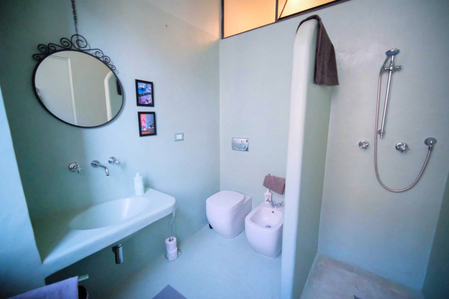 "Jungle" Room - 16