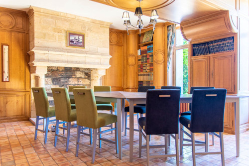 Vibrant Co-living Castle with Sunny Outdoor Spaces, Workspaces, and Terrace for Social Gatherings Villa