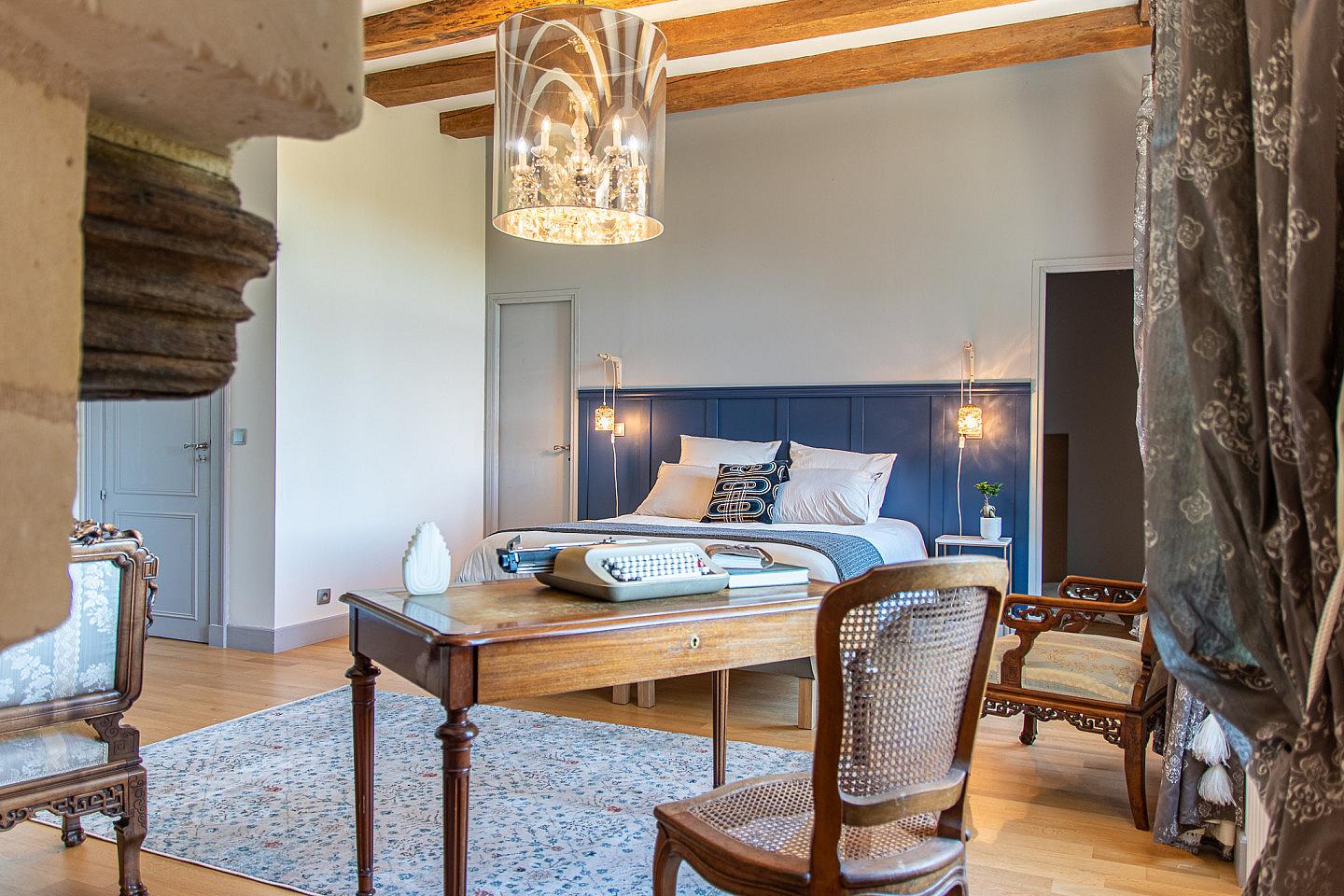 Honoré - Vibrant Co-living Castle with Sunny Outdoor Spaces, Workspaces, and Terrace for Social Gatherings Villa - Gallery - 42