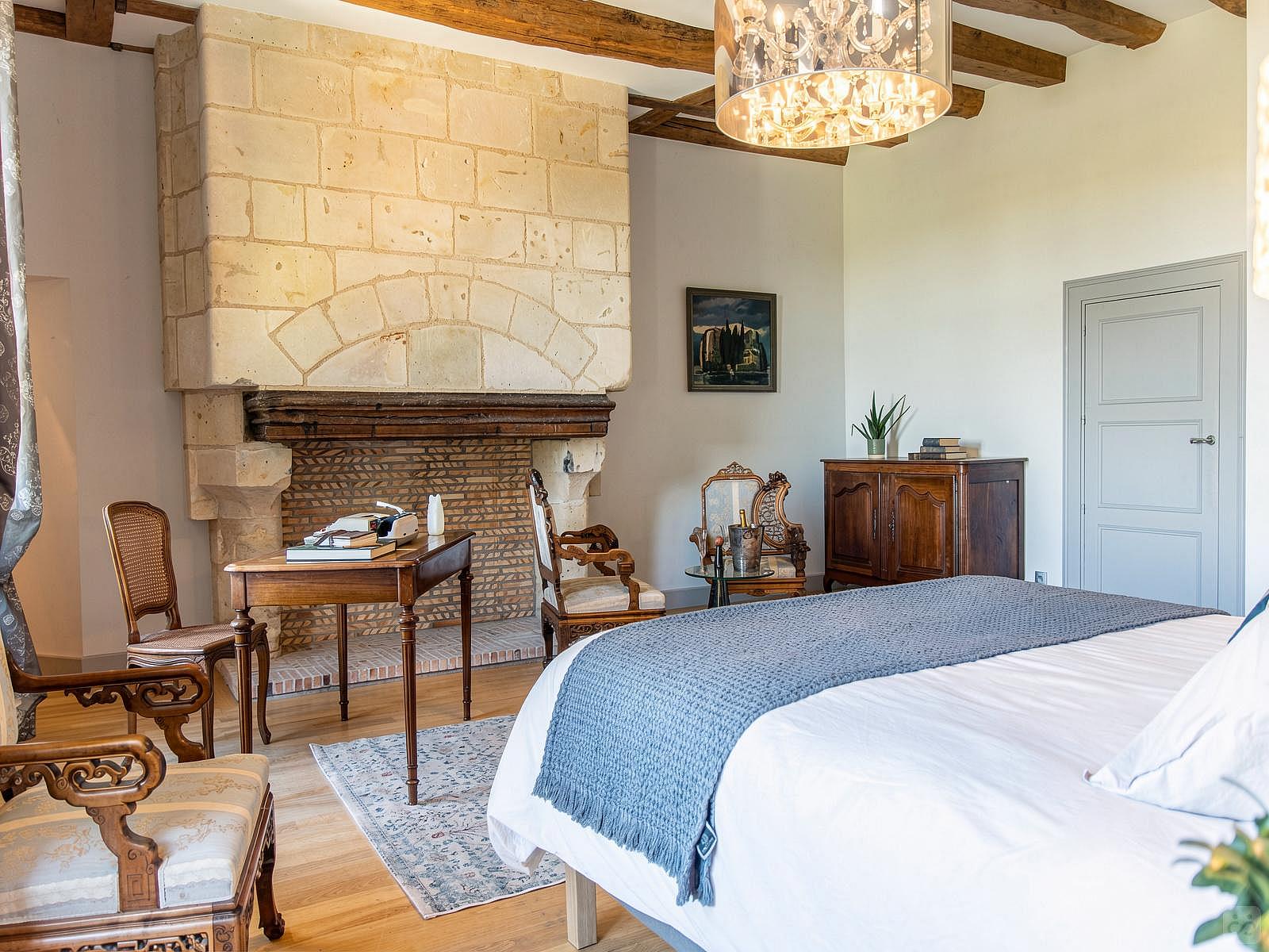 Honoré - Vibrant Co-living Castle with Sunny Outdoor Spaces, Workspaces, and Terrace for Social Gatherings Villa - Gallery - 49