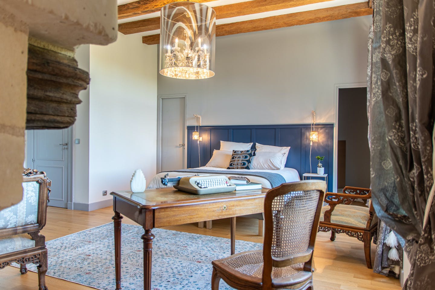 Honoré - Vibrant Co-living Castle with Sunny Outdoor Spaces, Workspaces, and Terrace for Social Gatherings Villa - Gallery - 6
