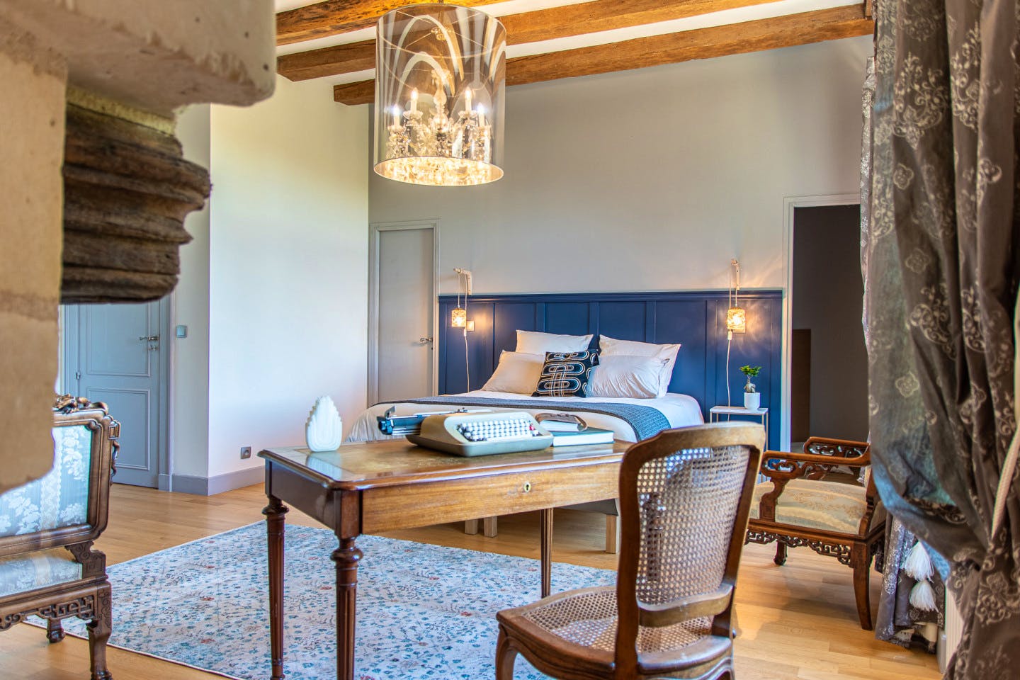 Honoré - Vibrant Co-living Castle with Sunny Outdoor Spaces, Workspaces, and Terrace for Social Gatherings Villa - Gallery - 15