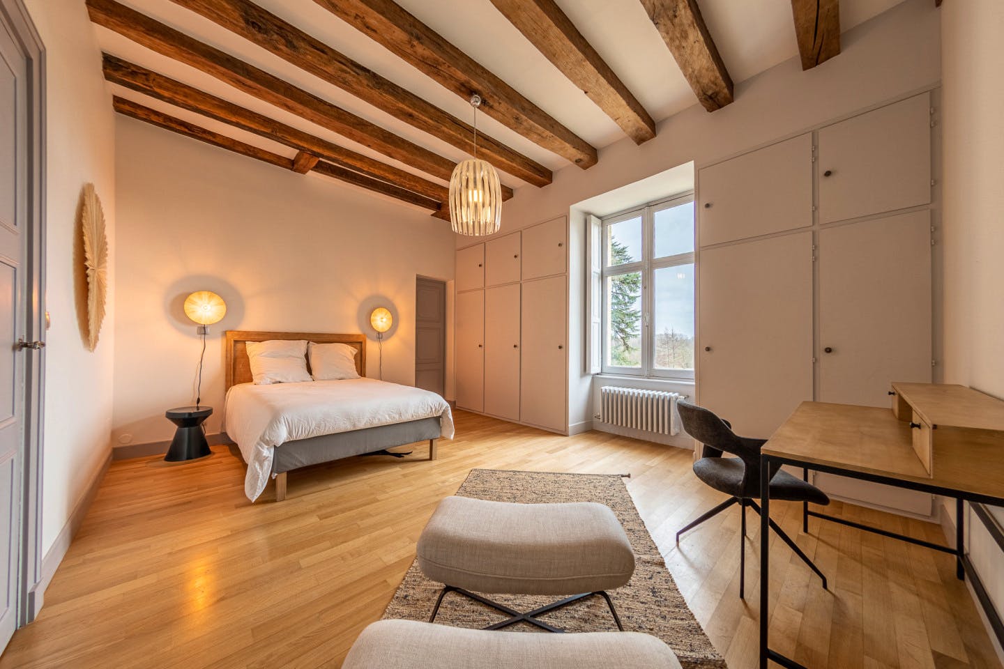 Louise - Vibrant Co-living Castle with Sunny Outdoor Spaces, Workspaces, and Terrace for Social Gatherings Villa - Gallery - 11