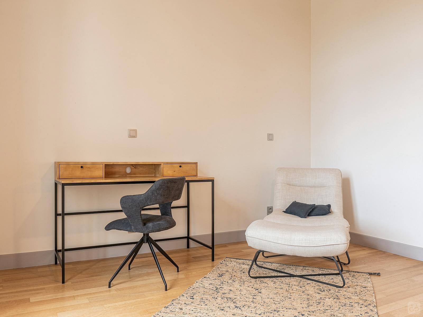 Louise - Vibrant Co-living Castle with Sunny Outdoor Spaces, Workspaces, and Terrace for Social Gatherings Villa - Gallery - 38