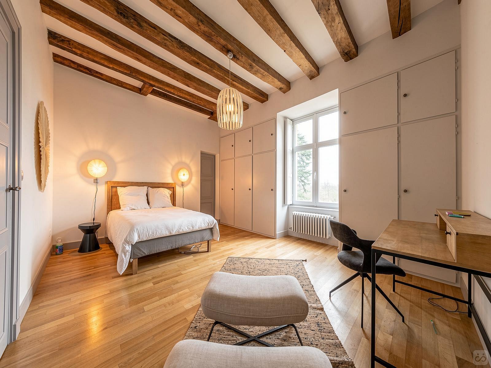 Louise - Vibrant Co-living Castle with Sunny Outdoor Spaces, Workspaces, and Terrace for Social Gatherings Villa - Gallery - 39