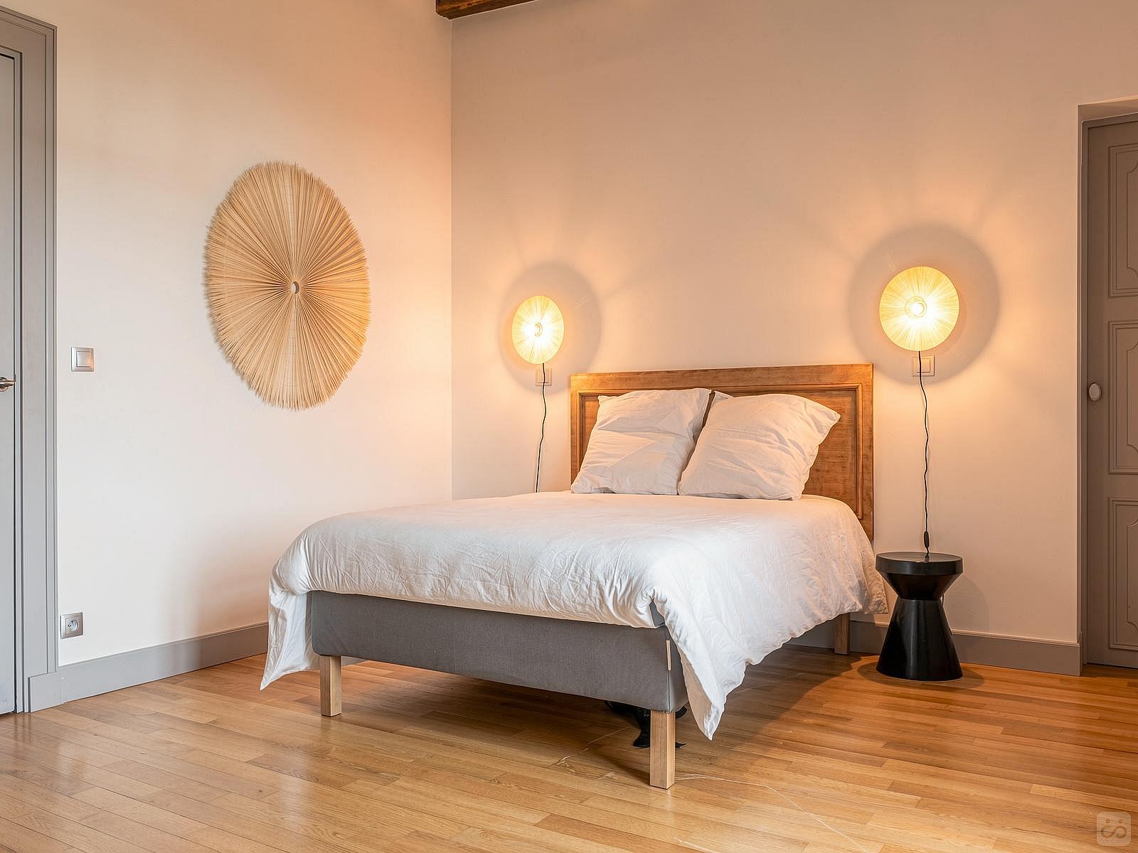 Louise - Vibrant Co-living Castle with Sunny Outdoor Spaces, Workspaces, and Terrace for Social Gatherings Villa - Gallery - 37