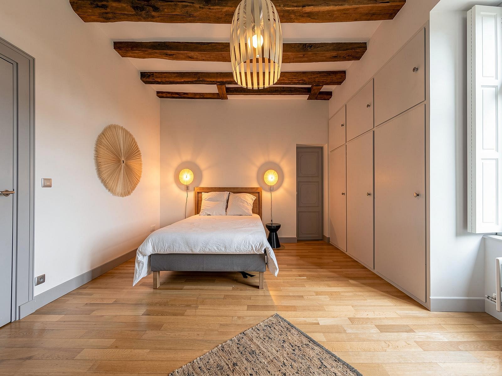 Louise - Vibrant Co-living Castle with Sunny Outdoor Spaces, Workspaces, and Terrace for Social Gatherings Villa - Gallery - 40