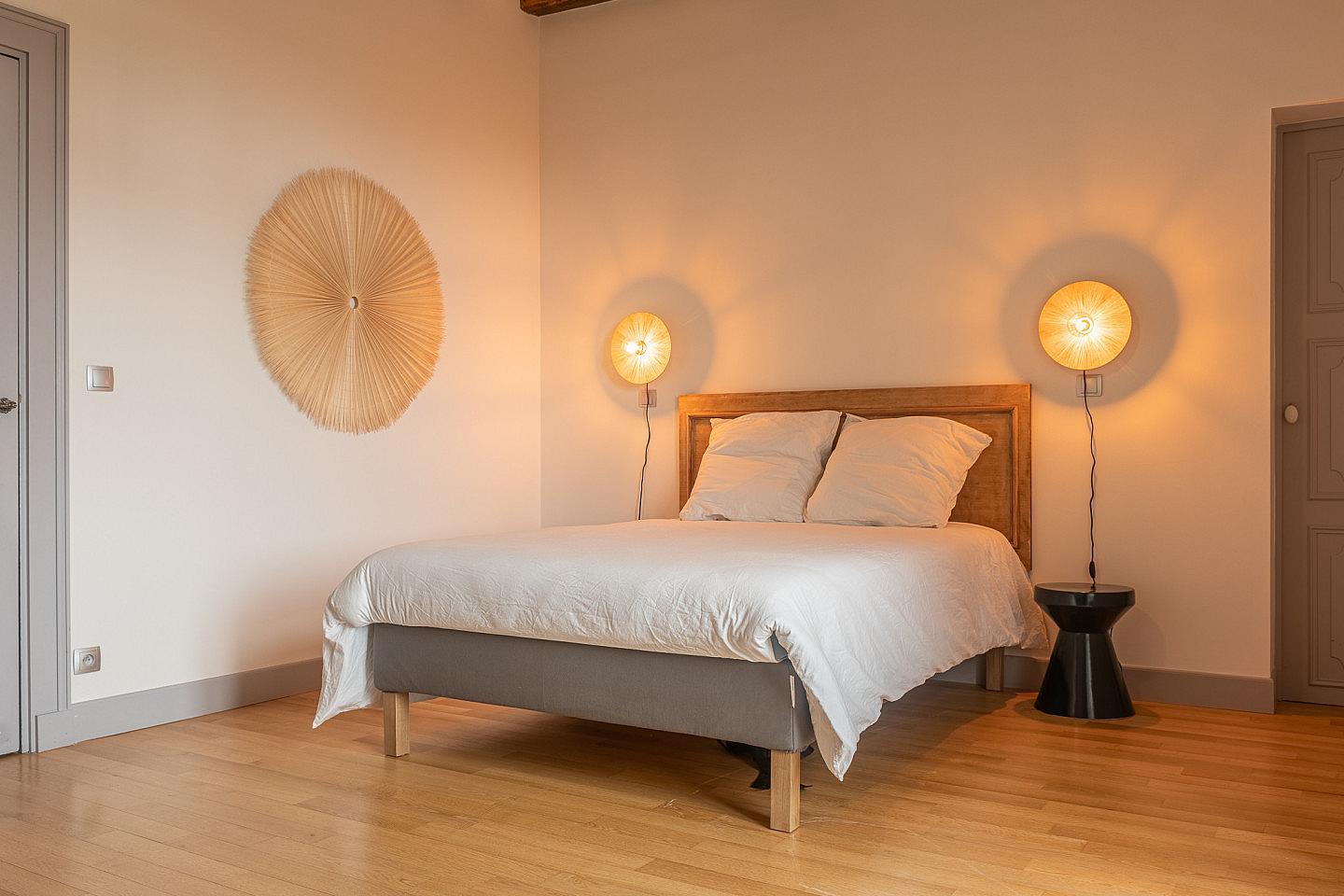 Louise - Vibrant Co-living Castle with Sunny Outdoor Spaces, Workspaces, and Terrace for Social Gatherings Villa - Gallery - 30