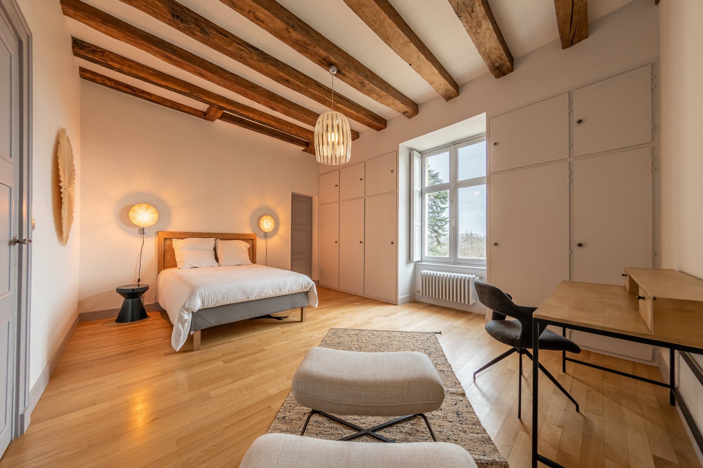 Louise - Vibrant Co-living Castle with Sunny Outdoor Spaces, Workspaces, and Terrace for Social Gatherings Villa - Gallery - 4