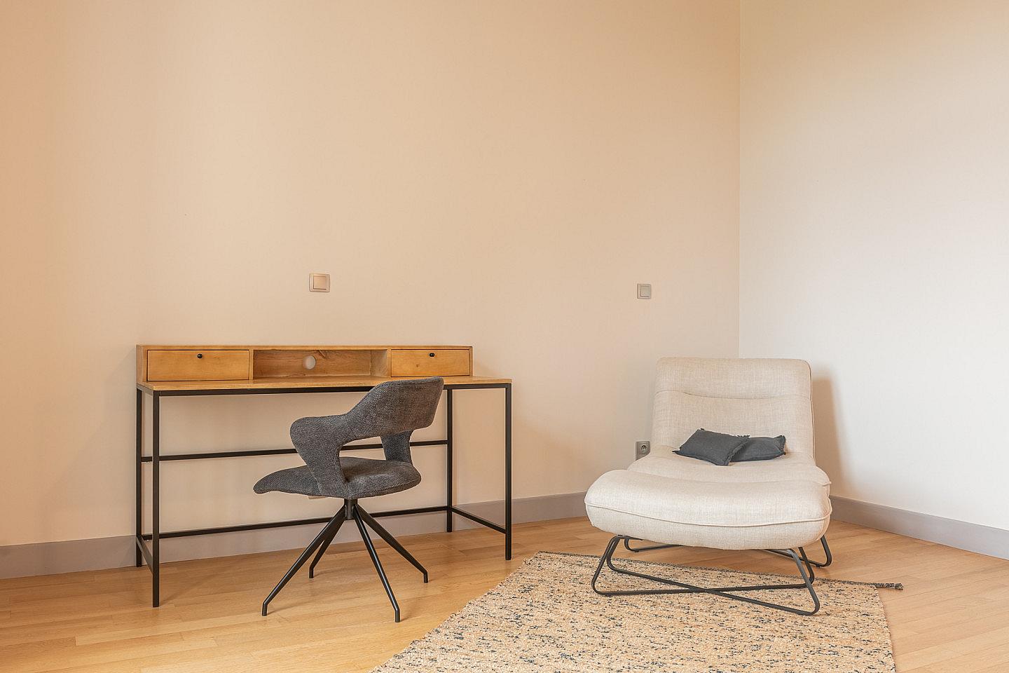 Louise - Vibrant Co-living Castle with Sunny Outdoor Spaces, Workspaces, and Terrace for Social Gatherings Villa - Gallery - 24