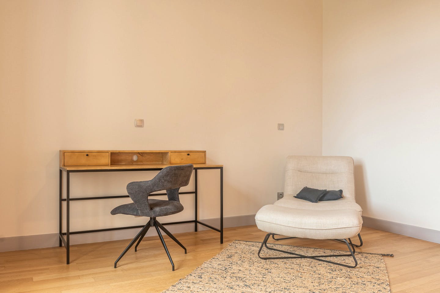 Louise - Vibrant Co-living Castle with Sunny Outdoor Spaces, Workspaces, and Terrace for Social Gatherings Villa - Gallery - 9