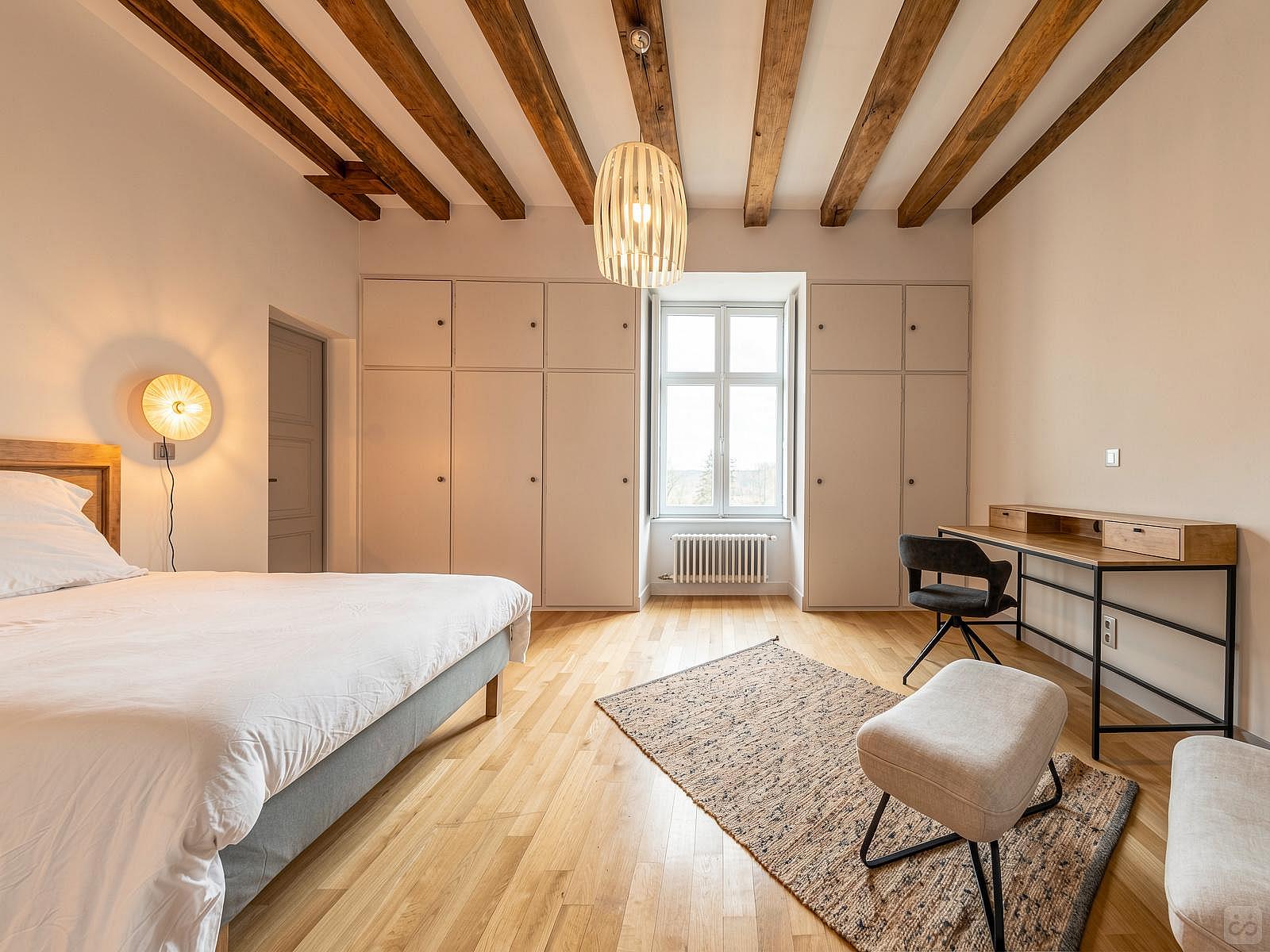 Louise - Vibrant Co-living Castle with Sunny Outdoor Spaces, Workspaces, and Terrace for Social Gatherings Villa - Gallery - 36