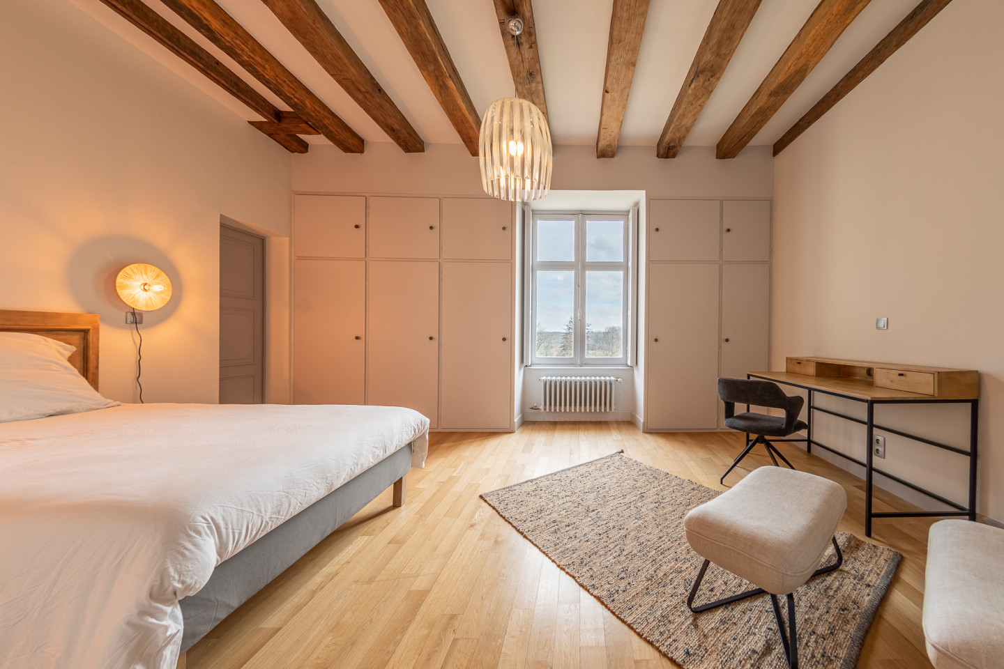 Louise - Vibrant Co-living Castle with Sunny Outdoor Spaces, Workspaces, and Terrace for Social Gatherings Villa - Gallery - 15