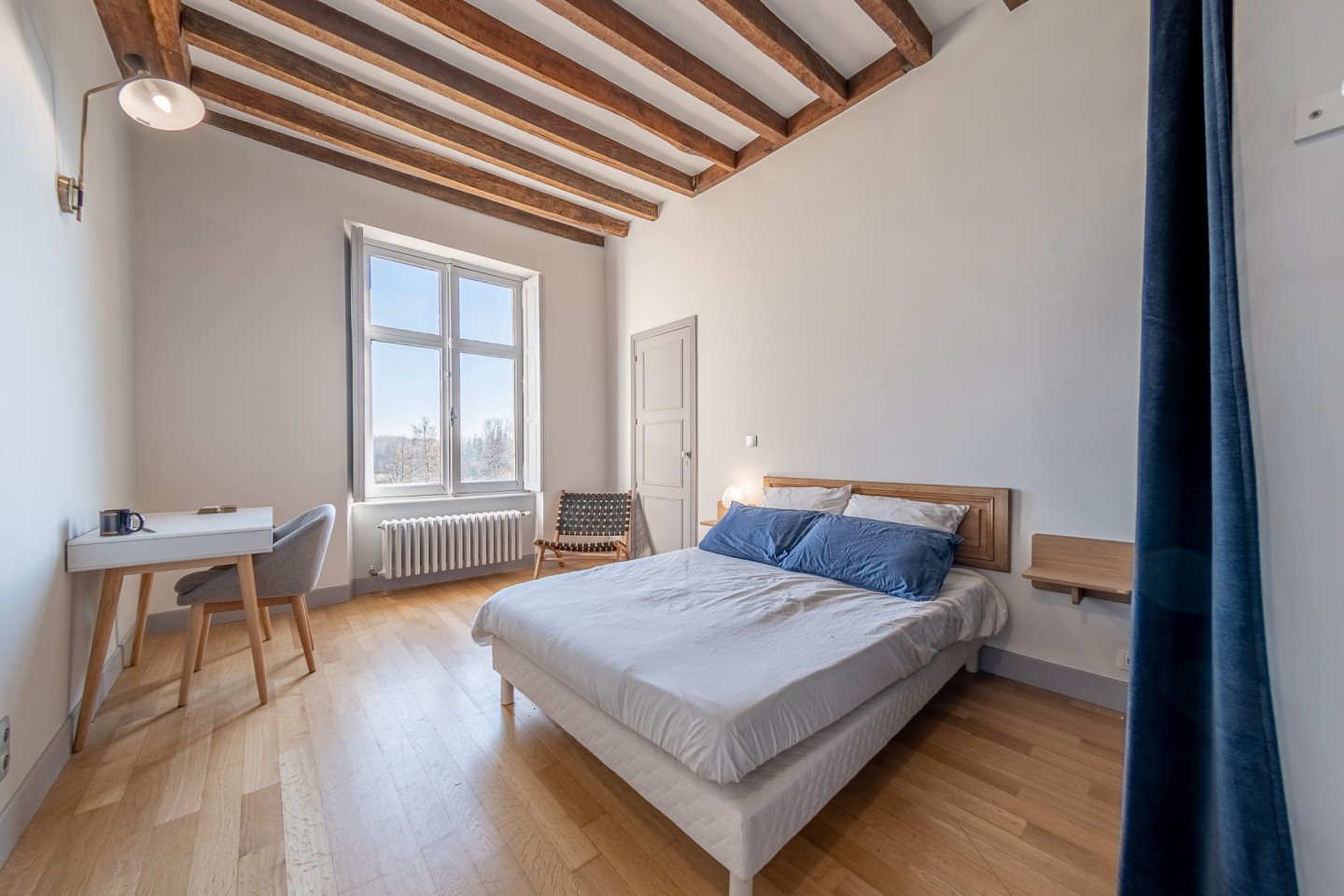 Léonard - Vibrant Co-living Castle with Sunny Outdoor Spaces, Workspaces, and Terrace for Social Gatherings Villa - Gallery - 13