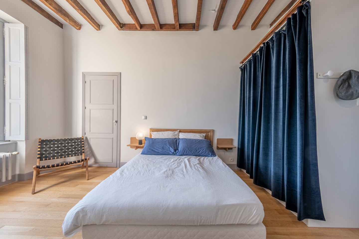 Léonard - Vibrant Co-living Castle with Sunny Outdoor Spaces, Workspaces, and Terrace for Social Gatherings Villa - Gallery - 16