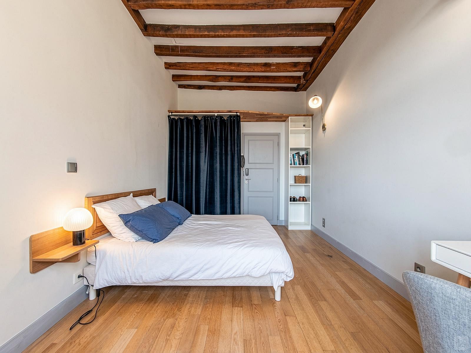 Léonard - Vibrant Co-living Castle with Sunny Outdoor Spaces, Workspaces, and Terrace for Social Gatherings Villa - Gallery - 32
