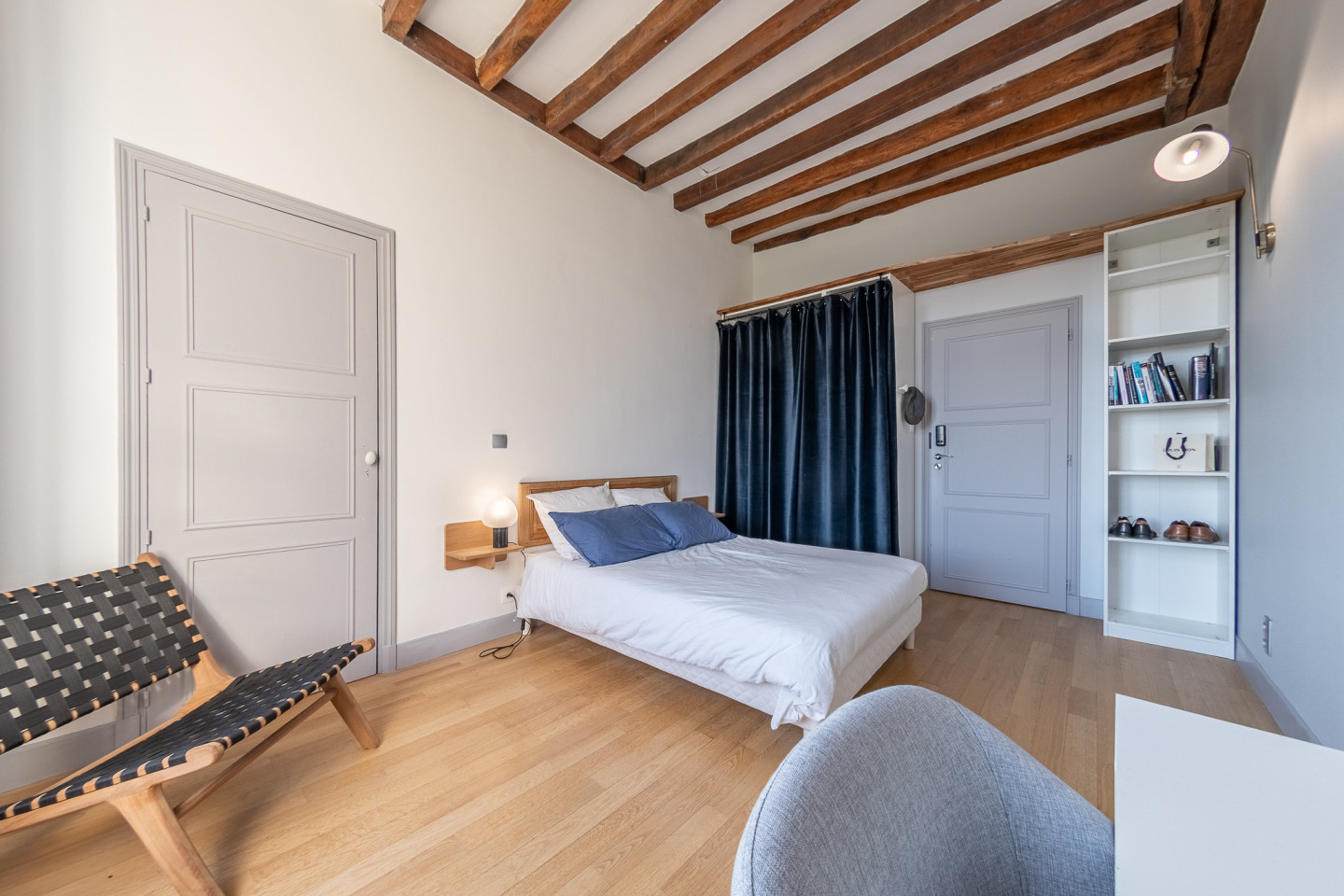 Léonard - Vibrant Co-living Castle with Sunny Outdoor Spaces, Workspaces, and Terrace for Social Gatherings Villa - Gallery - 15