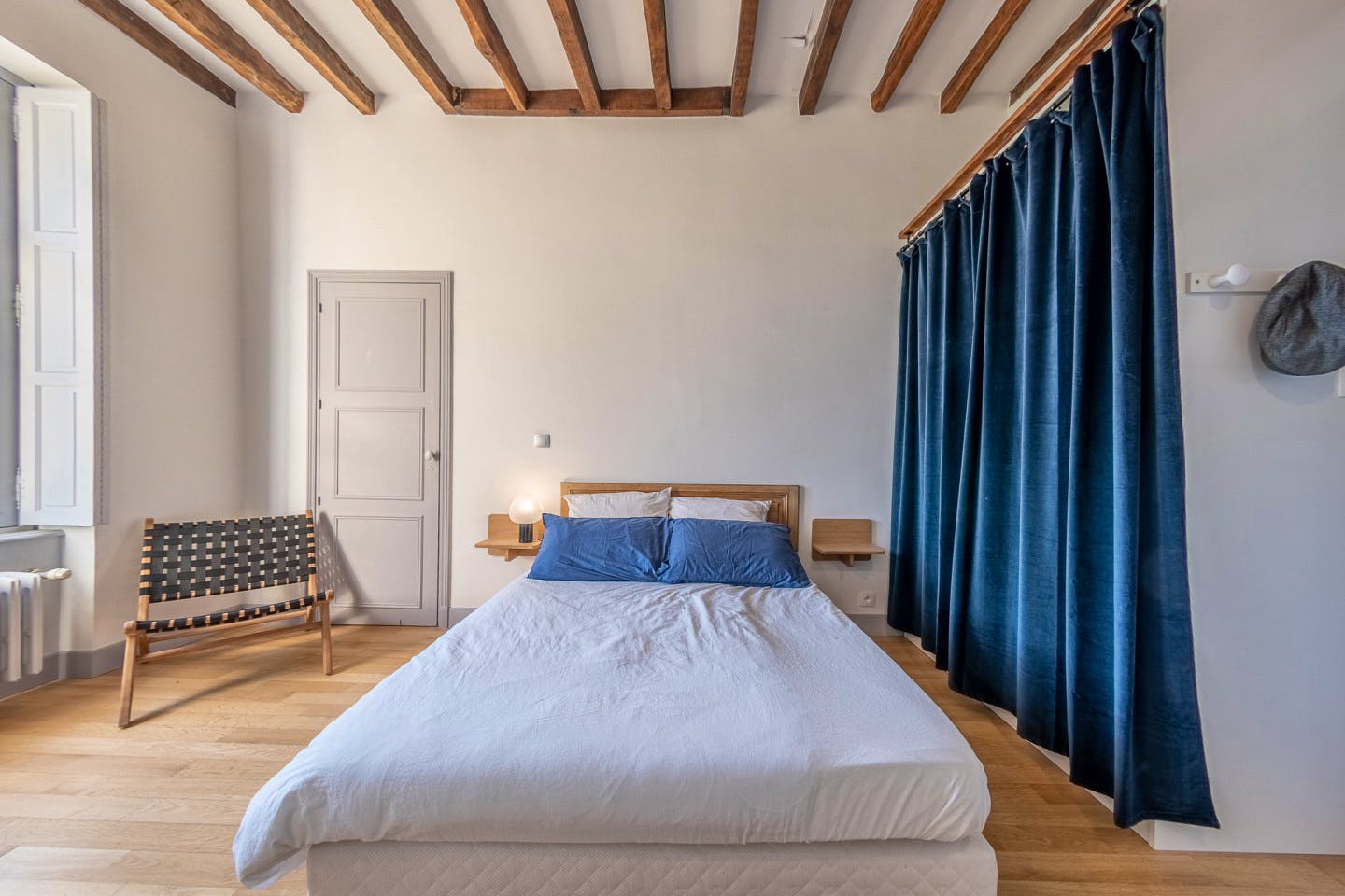 Léonard - Vibrant Co-living Castle with Sunny Outdoor Spaces, Workspaces, and Terrace for Social Gatherings Villa - Gallery - 10
