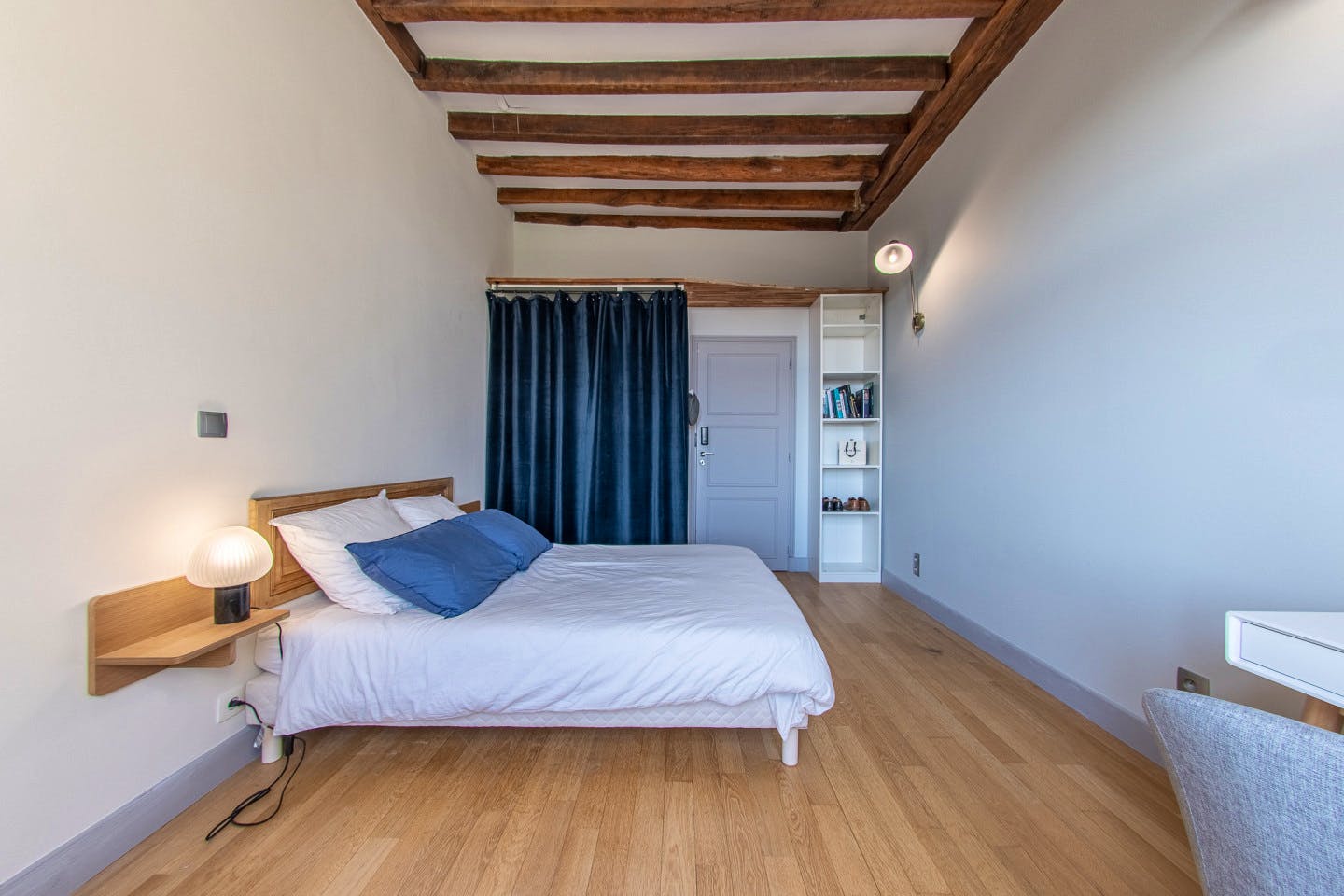 Léonard - Vibrant Co-living Castle with Sunny Outdoor Spaces, Workspaces, and Terrace for Social Gatherings Villa - Gallery - 7