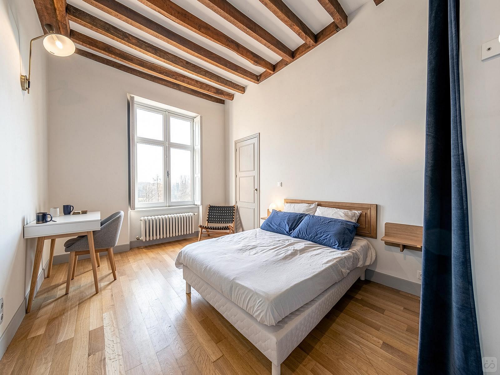 Léonard - Vibrant Co-living Castle with Sunny Outdoor Spaces, Workspaces, and Terrace for Social Gatherings Villa - Gallery - 31