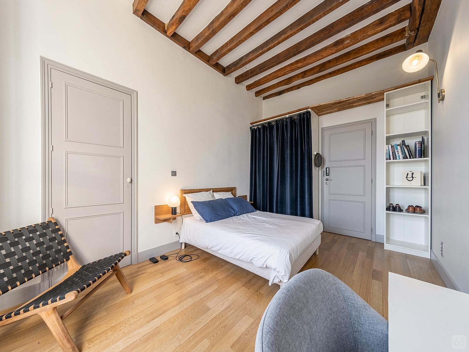Léonard - Vibrant Co-living Castle with Sunny Outdoor Spaces, Workspaces, and Terrace for Social Gatherings Villa - Gallery - 33