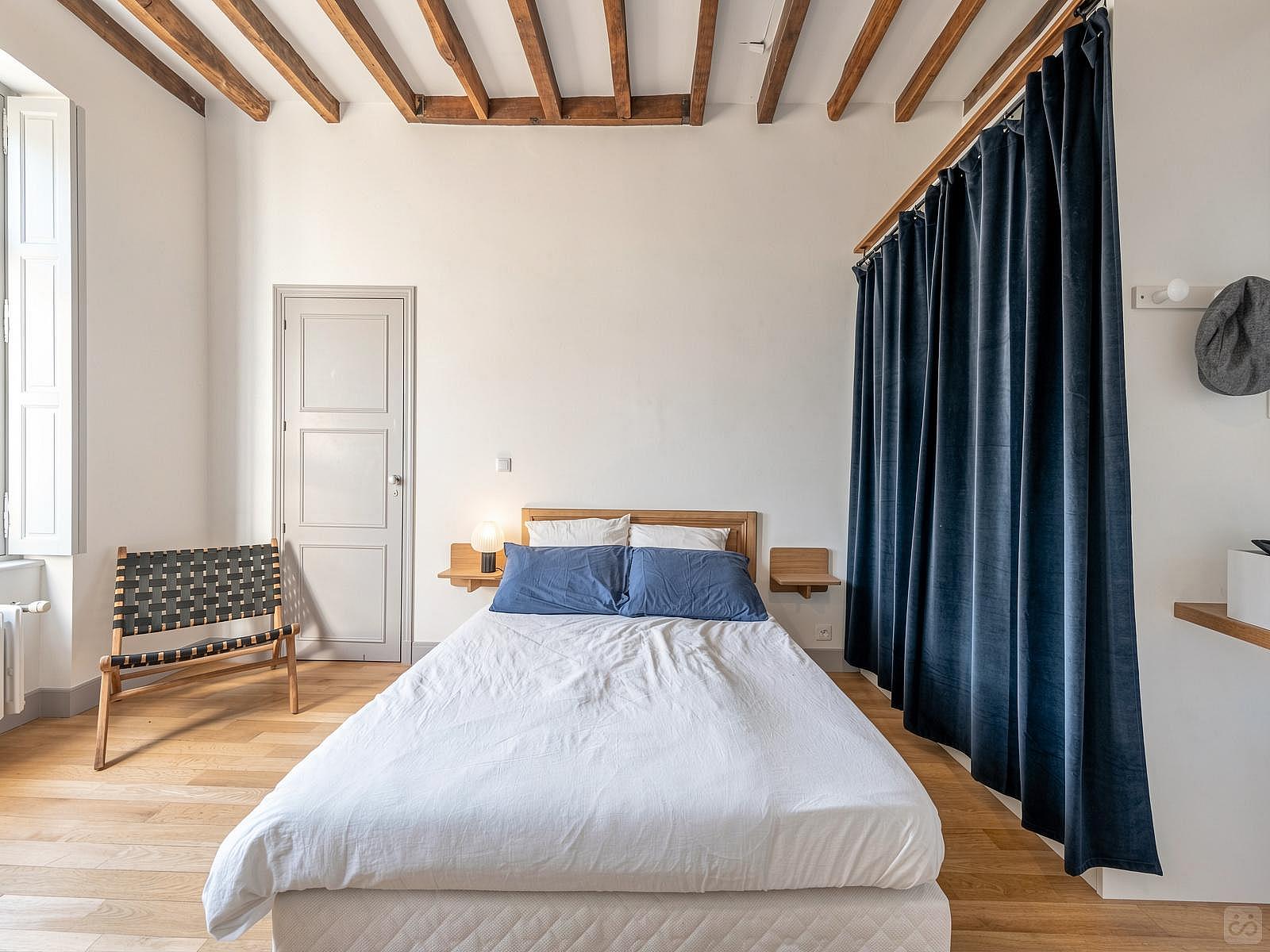 Léonard - Vibrant Co-living Castle with Sunny Outdoor Spaces, Workspaces, and Terrace for Social Gatherings Villa - Gallery - 34