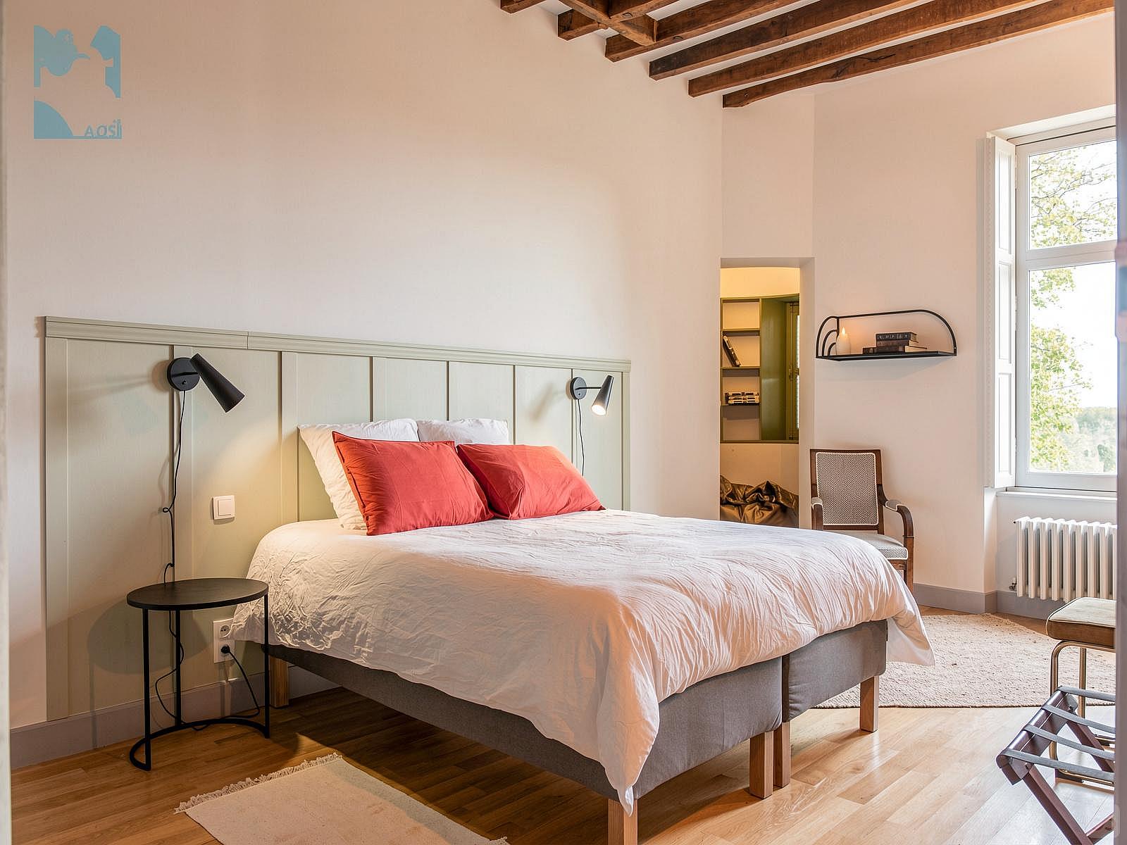 Aliénor - Vibrant Co-living Castle with Sunny Outdoor Spaces, Workspaces, and Terrace for Social Gatherings Villa - Gallery - 21