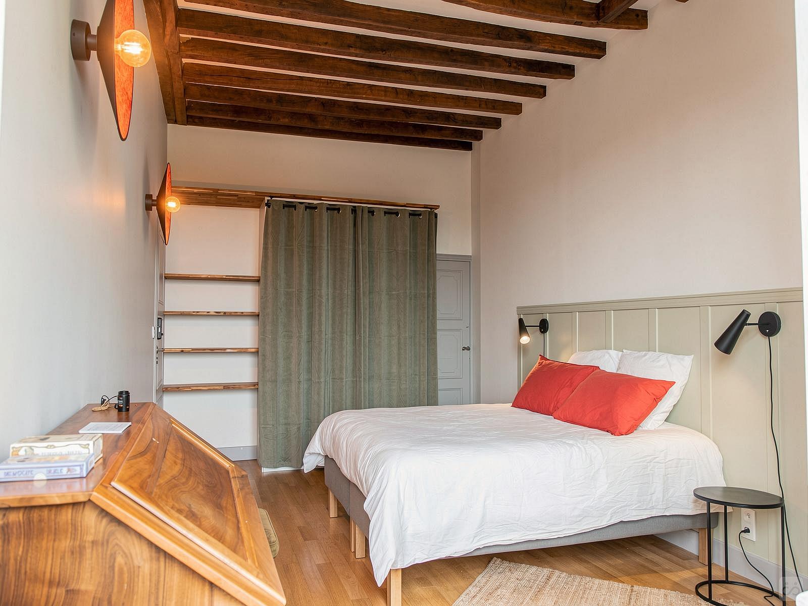 Aliénor - Vibrant Co-living Castle with Sunny Outdoor Spaces, Workspaces, and Terrace for Social Gatherings Villa - Gallery - 22