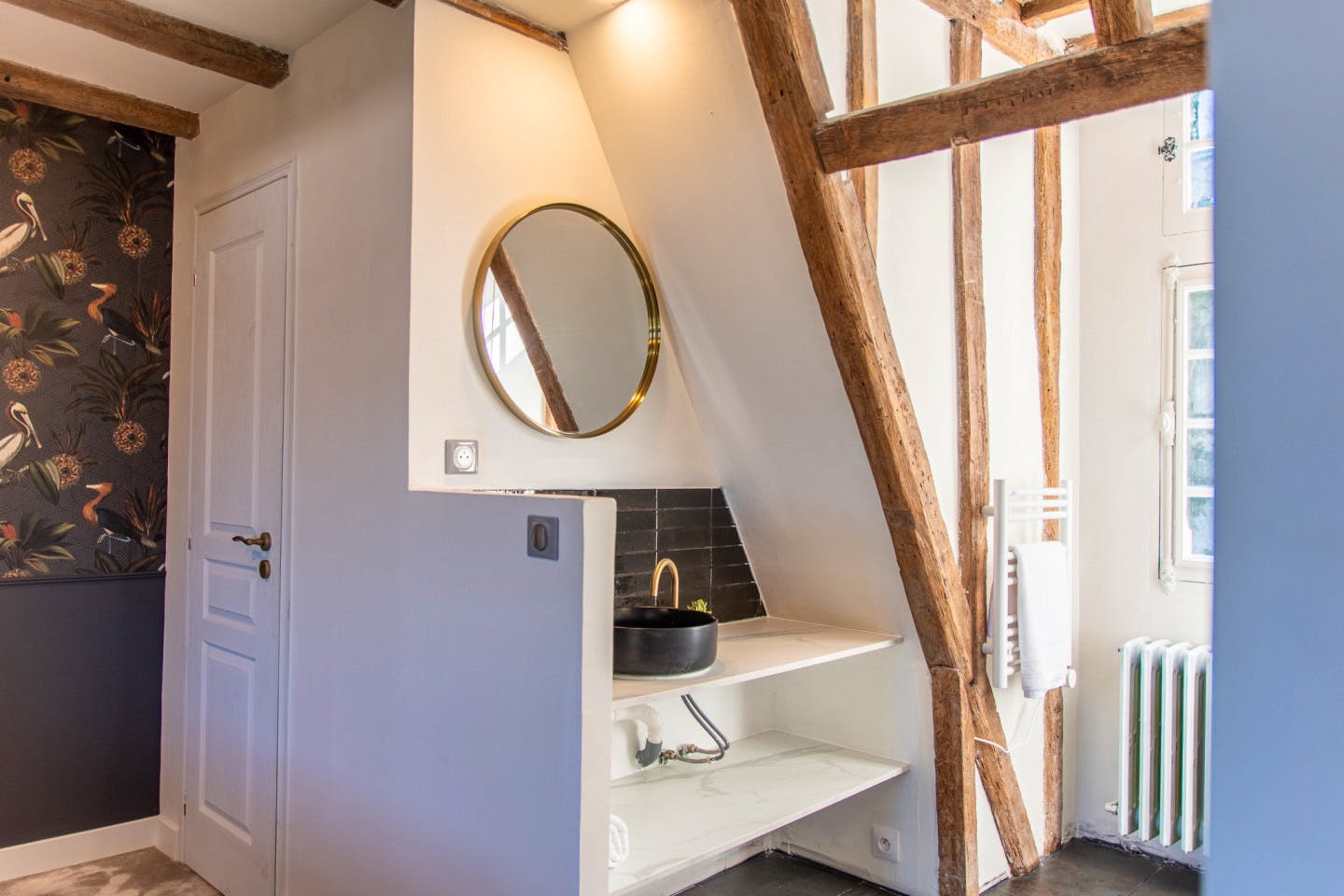 Tyto Alba - Vibrant Co-living Castle with Sunny Outdoor Spaces, Workspaces, and Terrace for Social Gatherings Villa - Gallery - 12