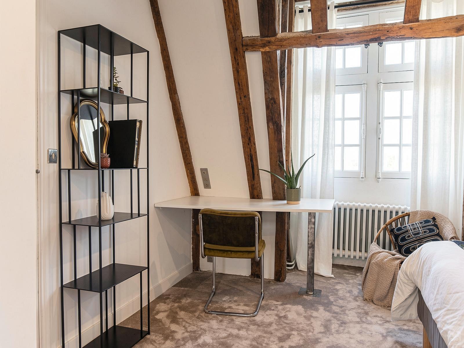 Tyto Alba - Vibrant Co-living Castle with Sunny Outdoor Spaces, Workspaces, and Terrace for Social Gatherings Villa - Gallery - 32