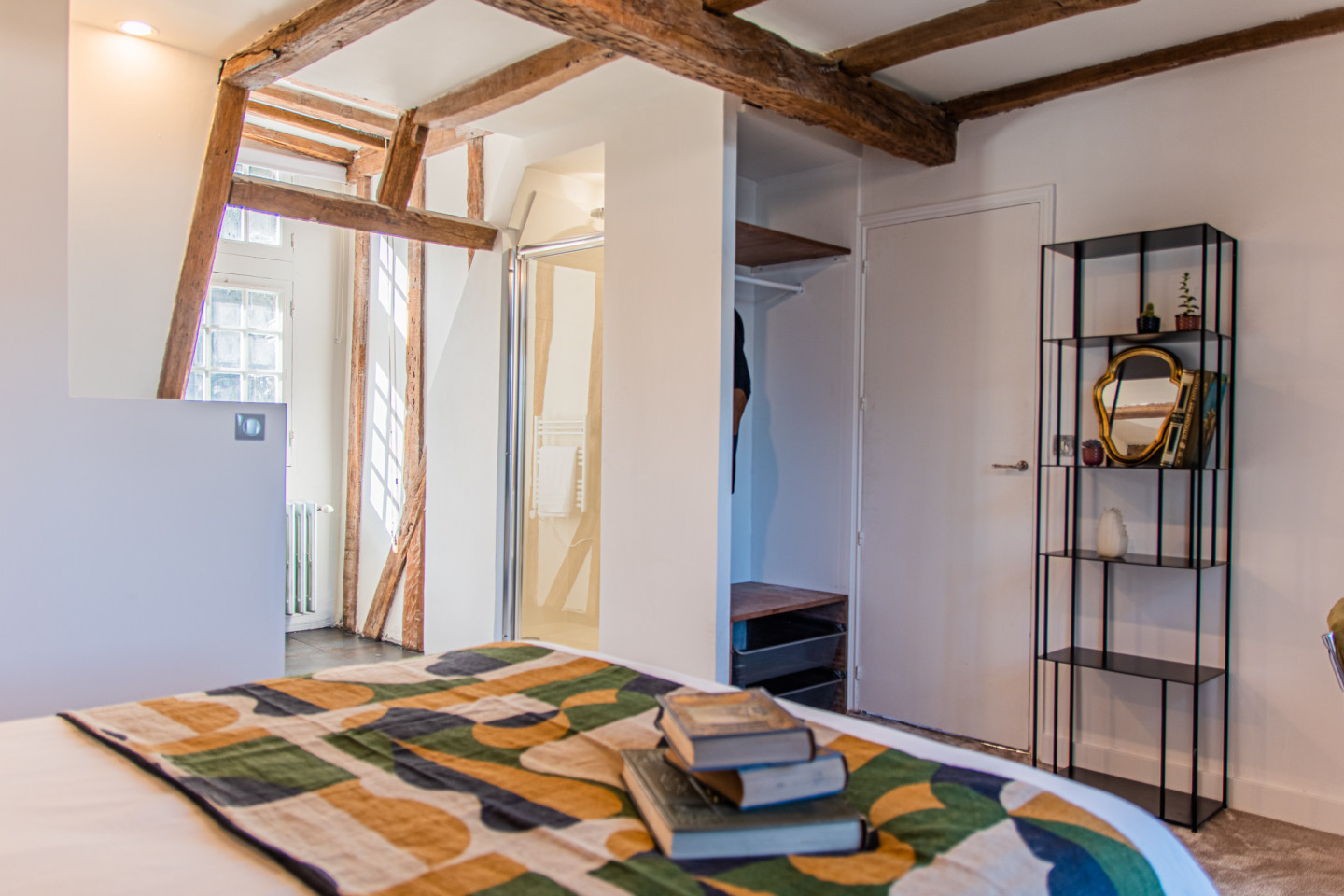 Tyto Alba - Vibrant Co-living Castle with Sunny Outdoor Spaces, Workspaces, and Terrace for Social Gatherings Villa - Gallery - 16