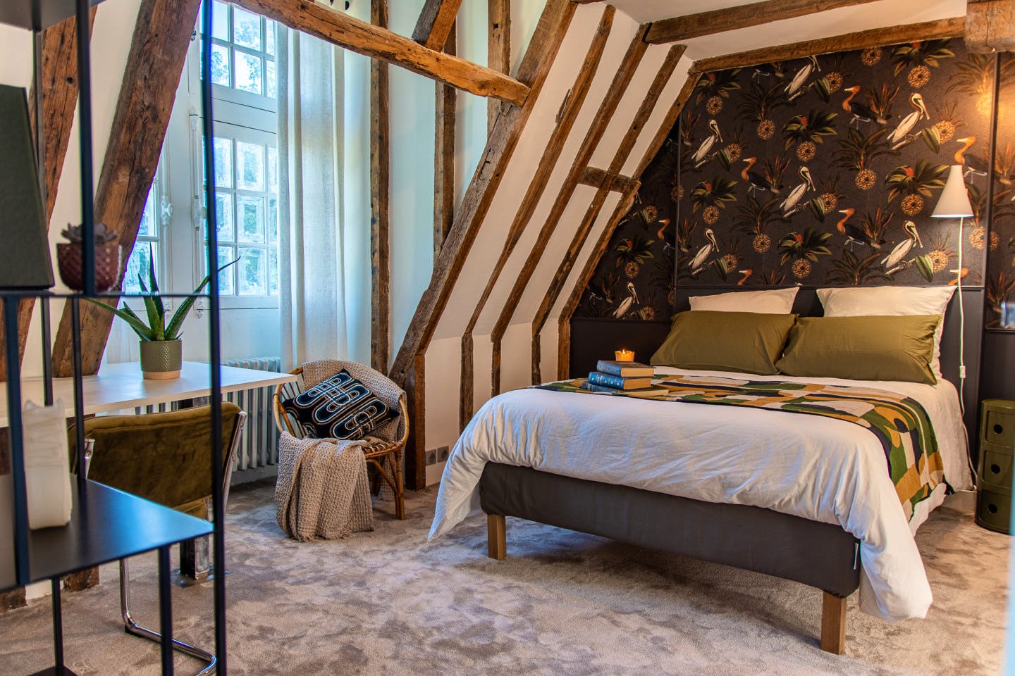 Tyto Alba - Vibrant Co-living Castle with Sunny Outdoor Spaces, Workspaces, and Terrace for Social Gatherings Villa - Gallery - 8