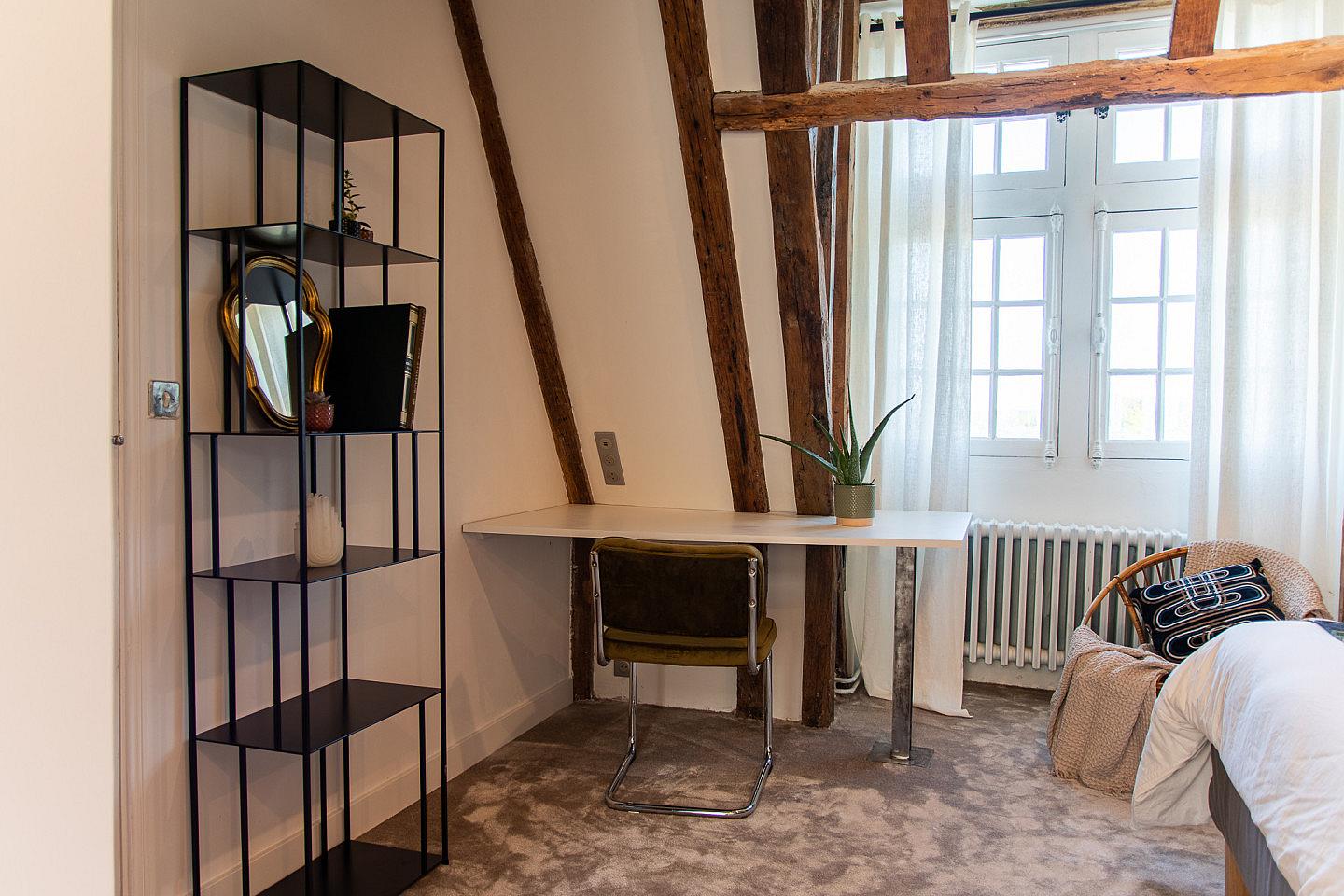Tyto Alba - Vibrant Co-living Castle with Sunny Outdoor Spaces, Workspaces, and Terrace for Social Gatherings Villa - Gallery - 20