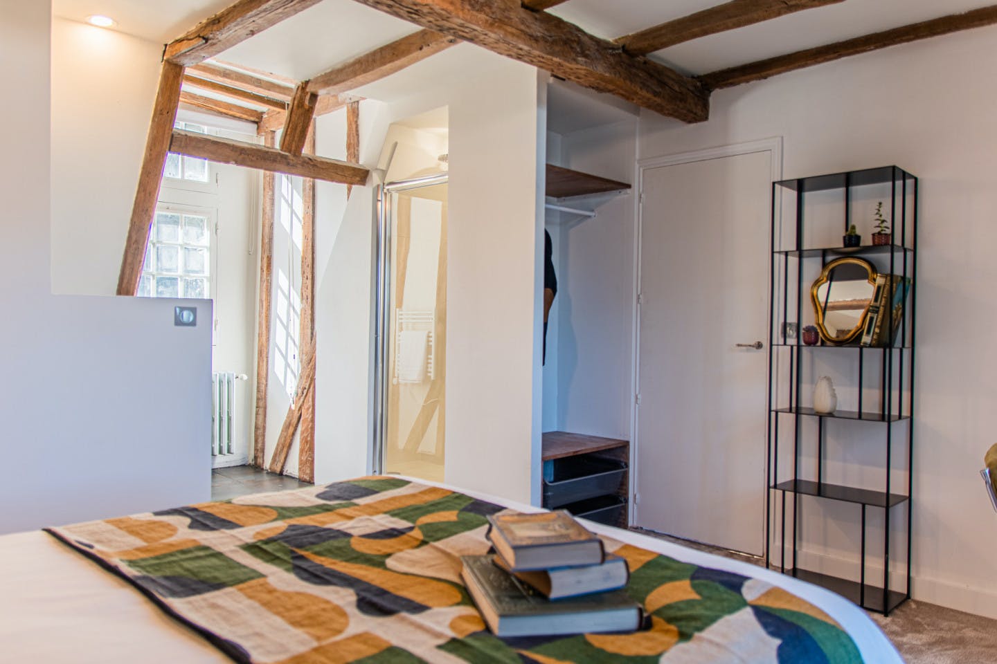 Tyto Alba - Vibrant Co-living Castle with Sunny Outdoor Spaces, Workspaces, and Terrace for Social Gatherings Villa - Gallery - 4