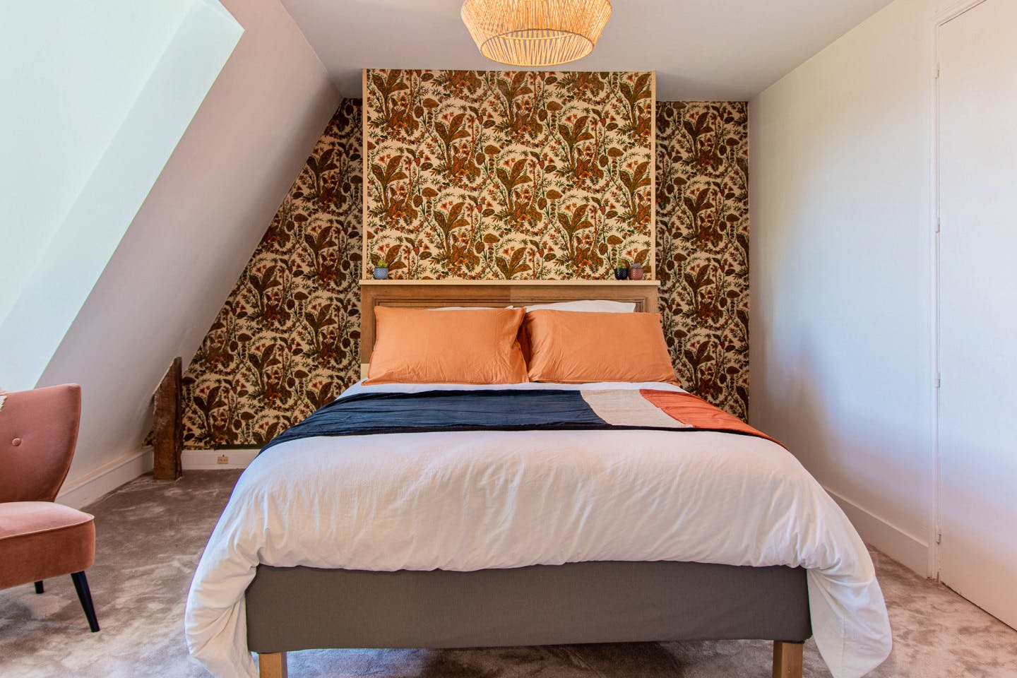 Chenin - Vibrant Co-living Castle with Sunny Outdoor Spaces, Workspaces, and Terrace for Social Gatherings Villa - Gallery - 8
