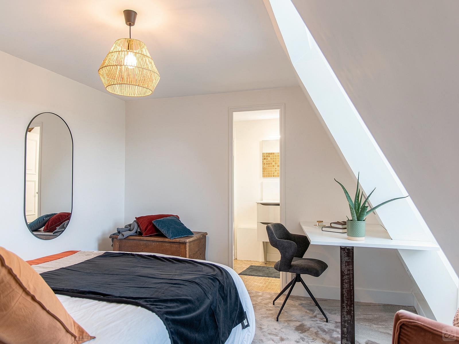Chenin - Vibrant Co-living Castle with Sunny Outdoor Spaces, Workspaces, and Terrace for Social Gatherings Villa - Gallery - 34