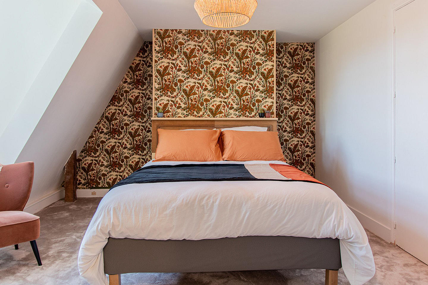 Chenin - Vibrant Co-living Castle with Sunny Outdoor Spaces, Workspaces, and Terrace for Social Gatherings Villa - Gallery - 21