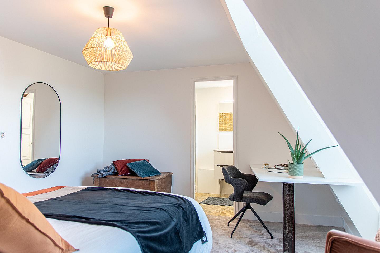 Chenin - Vibrant Co-living Castle with Sunny Outdoor Spaces, Workspaces, and Terrace for Social Gatherings Villa - Gallery - 28