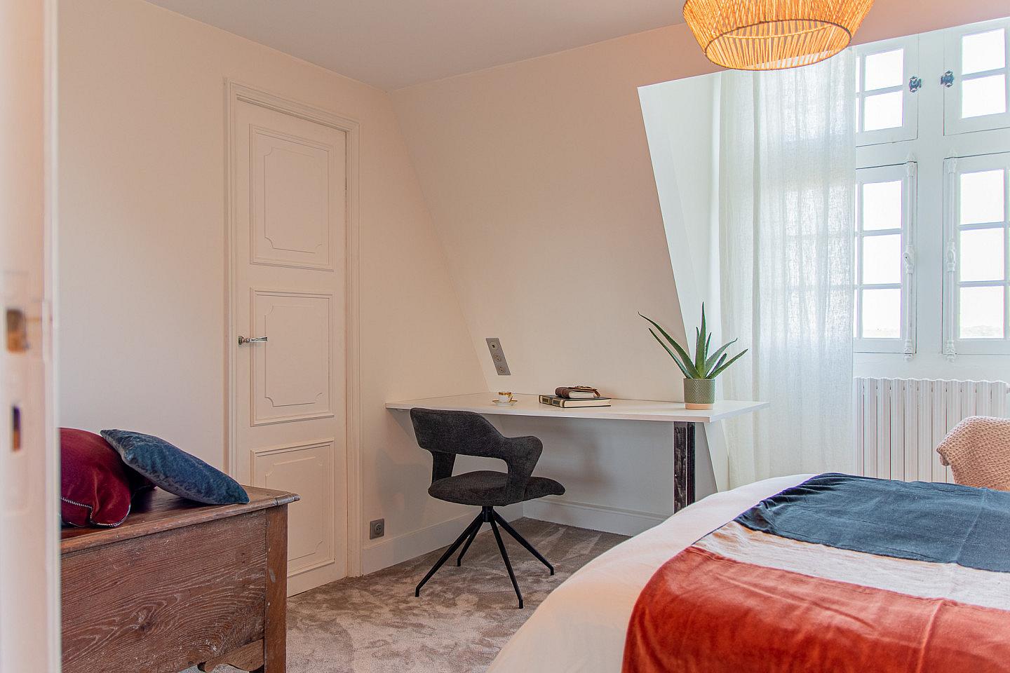 Chenin - Vibrant Co-living Castle with Sunny Outdoor Spaces, Workspaces, and Terrace for Social Gatherings Villa - Gallery - 26