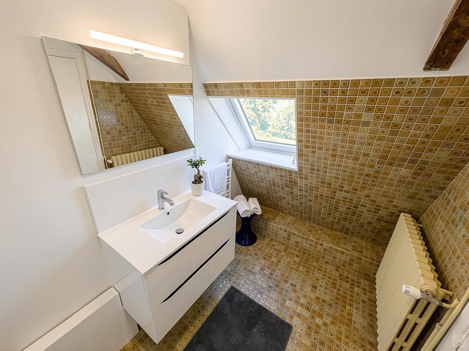 Chenin - Vibrant Co-living Castle with Sunny Outdoor Spaces, Workspaces, and Terrace for Social Gatherings Villa - Gallery - 36