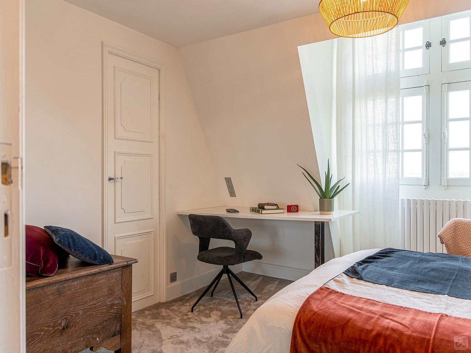 Chenin - Vibrant Co-living Castle with Sunny Outdoor Spaces, Workspaces, and Terrace for Social Gatherings Villa - Gallery - 32