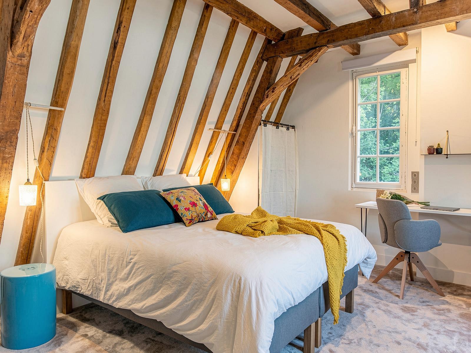 Cédre - Vibrant Co-living Castle with Sunny Outdoor Spaces, Workspaces, and Terrace for Social Gatherings Villa - Gallery - 37