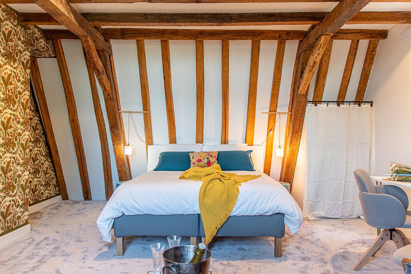 Cédre - Vibrant Co-living Castle with Sunny Outdoor Spaces, Workspaces, and Terrace for Social Gatherings Villa - Gallery - 25