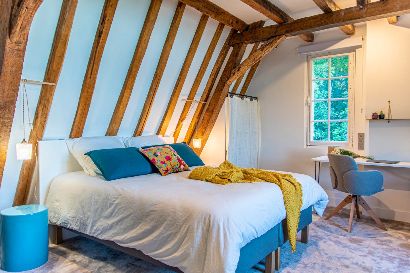 Cédre - Vibrant Co-living Castle with Sunny Outdoor Spaces, Workspaces, and Terrace for Social Gatherings Villa - Gallery - 9