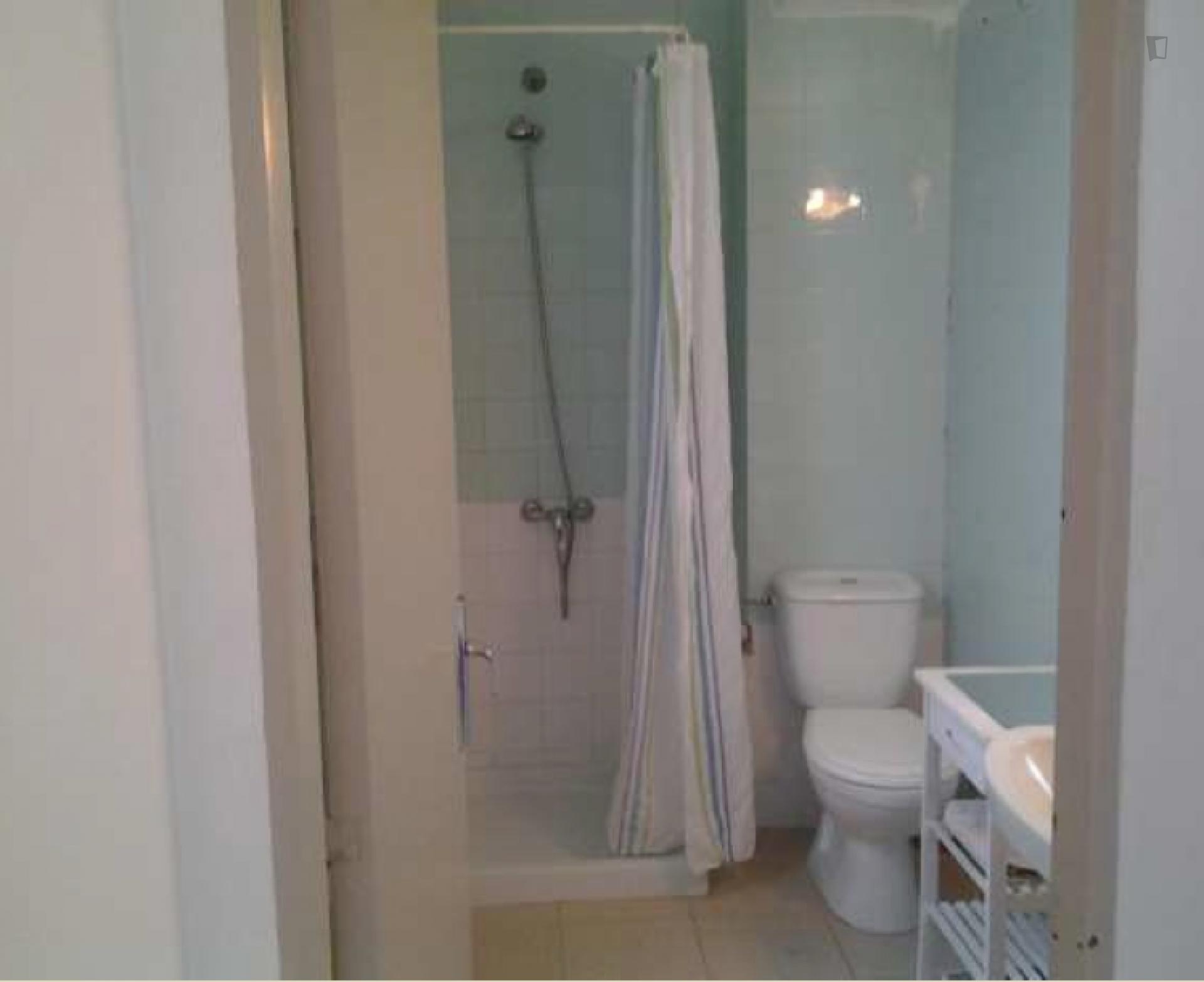 Cool single bedroom close to Facultad Bellas Artes