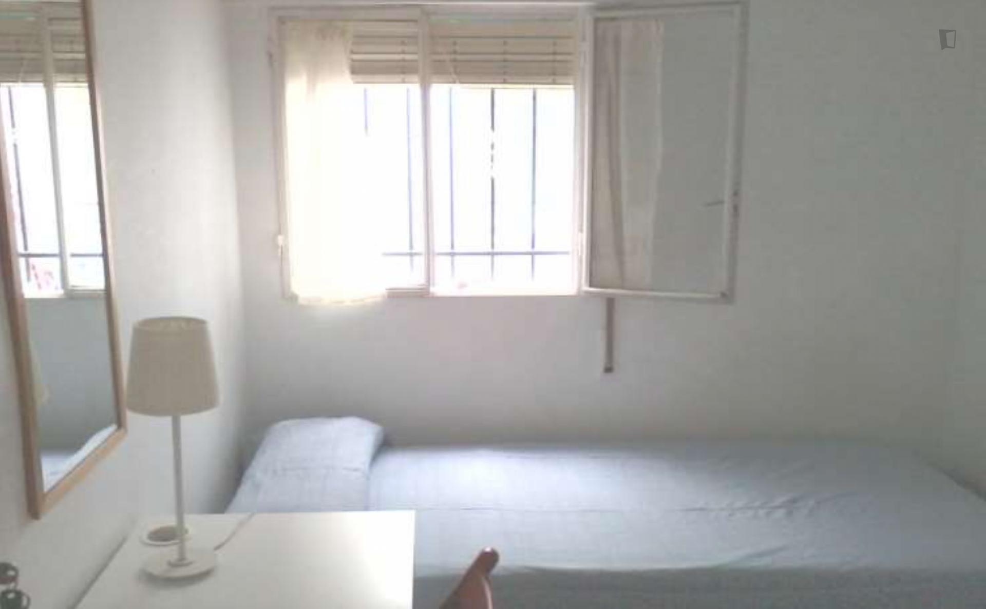Cool single bedroom close to Facultad Bellas Artes