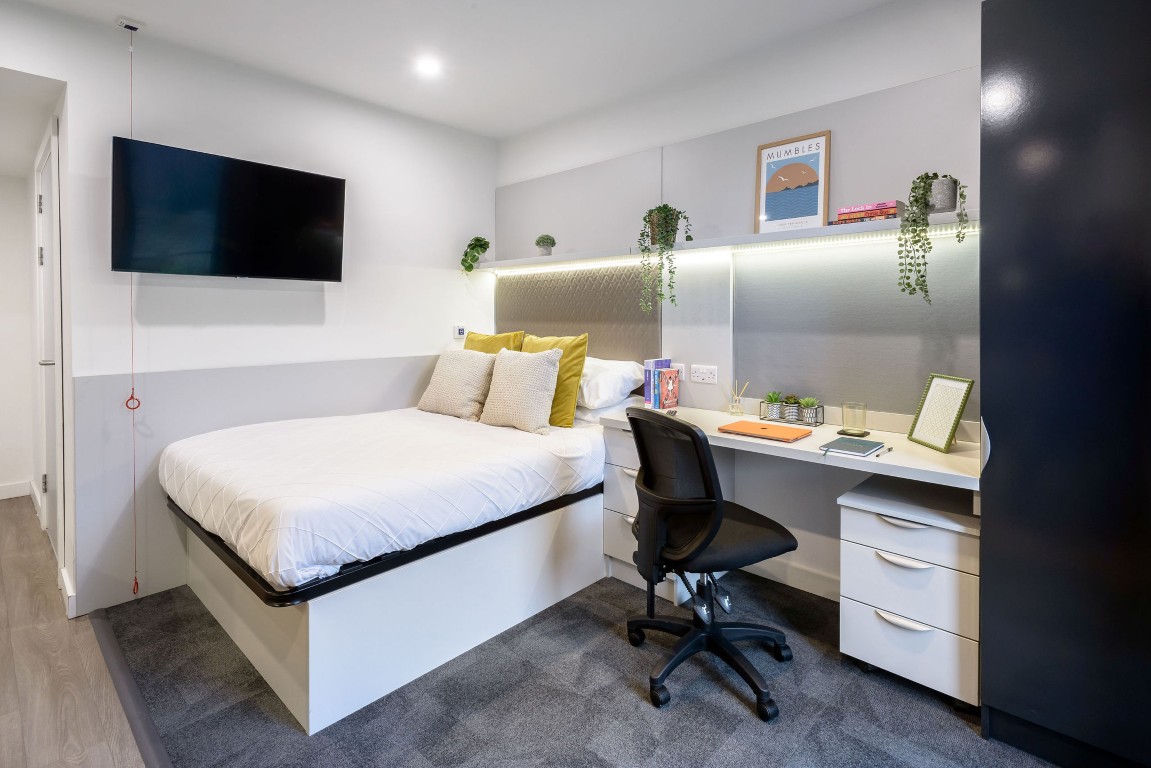  True Accessible Studio River View  -  True Swansea  - Gallery -  4